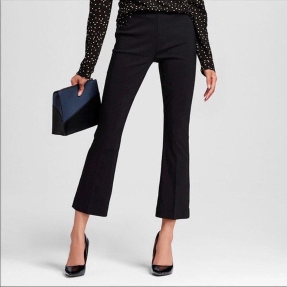WHO WHAT WEAR Black Cropped Flare Pants - Size 4
